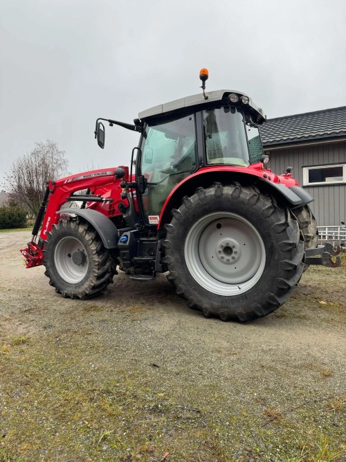 Massey Ferguson 5713SL Dyna-4