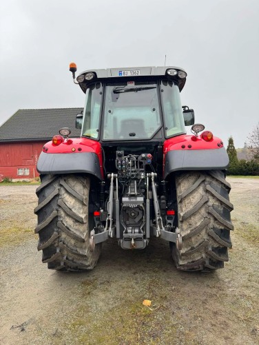 Massey Ferguson 5713SL Dyna-4