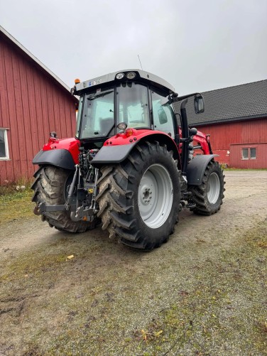 Massey Ferguson 5713SL Dyna-4