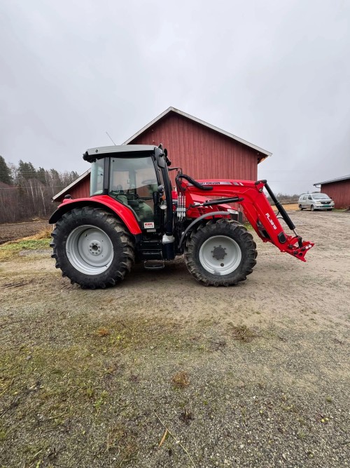 Massey Ferguson 5713SL Dyna-4