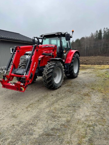 Massey Ferguson 5713SL Dyna-4