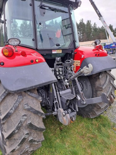 Massey Ferguson 5612-4 Dyna4