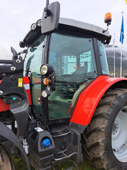 Massey Ferguson 5612-4 Dyna4