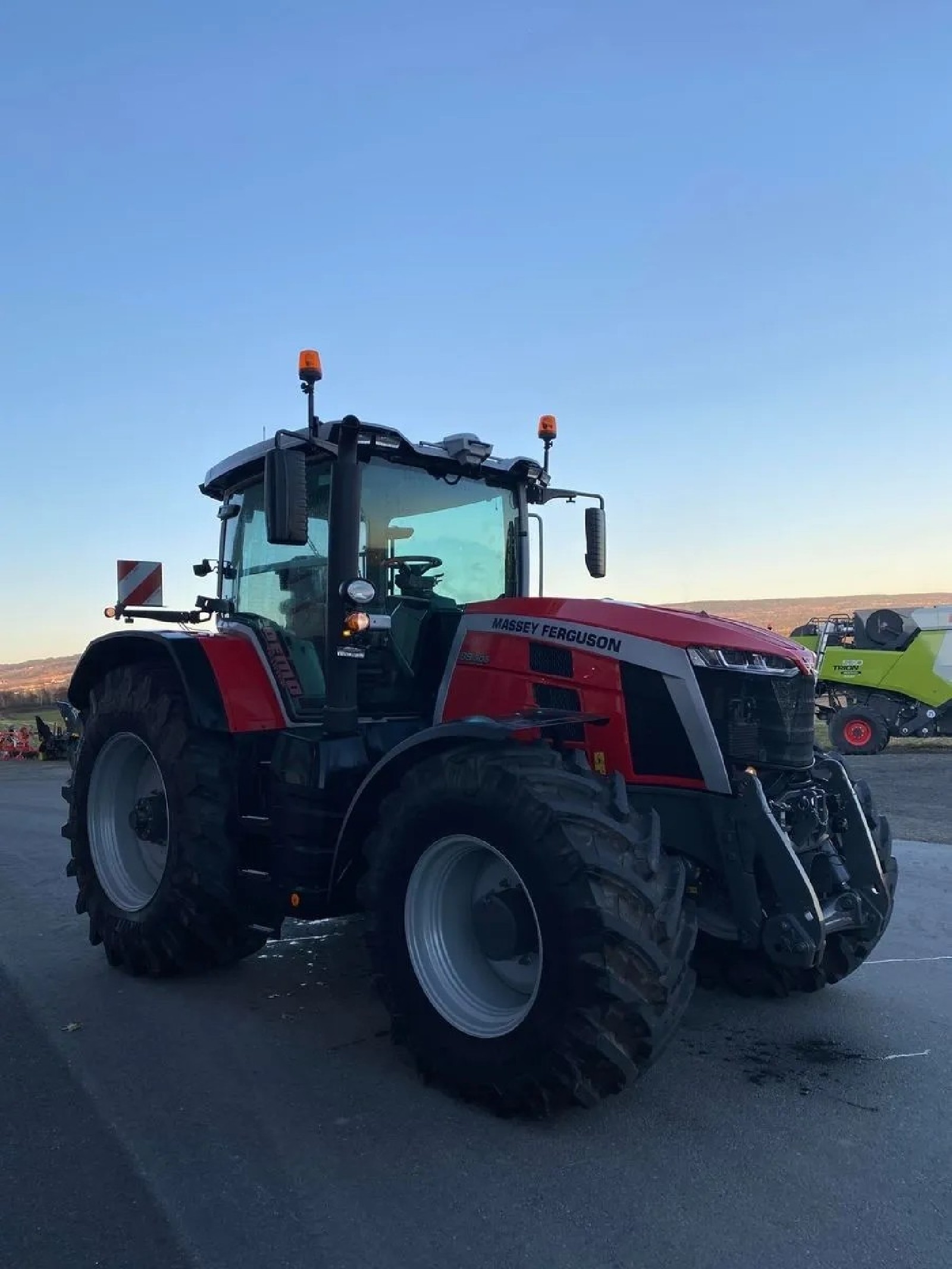 Massey Ferguson 8S.305