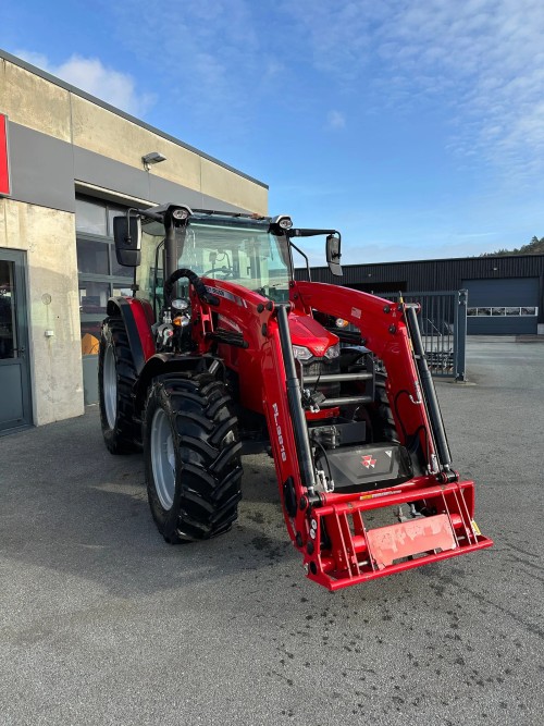 Massey Ferguson 5711M Dyna-4