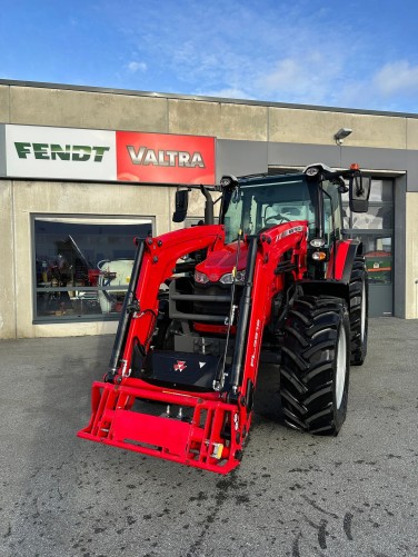 Massey Ferguson 5711M Dyna-4