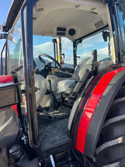 Massey Ferguson MF4710M