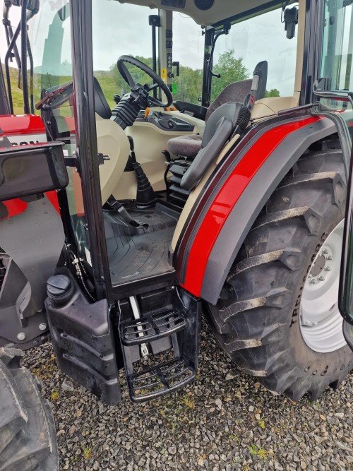 Massey Ferguson 4710M Dyna 2