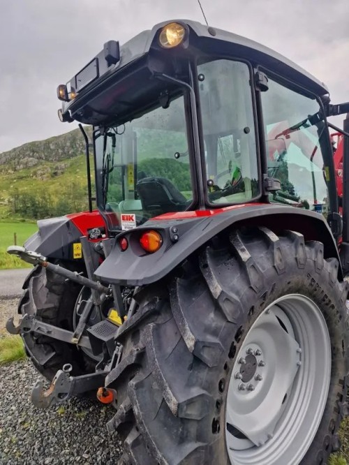 Massey Ferguson 4710M Dyna 2