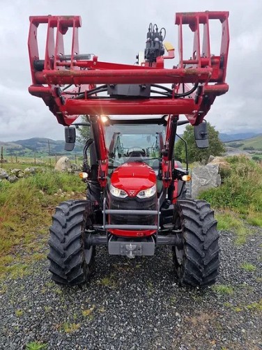 Massey Ferguson 4710M Dyna 2