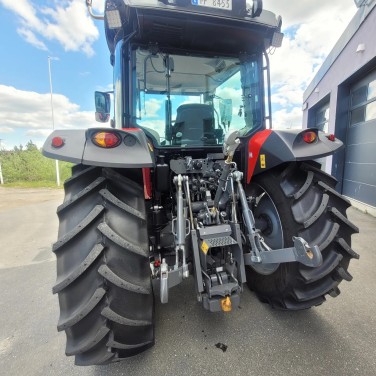 Massey Ferguson 5711M