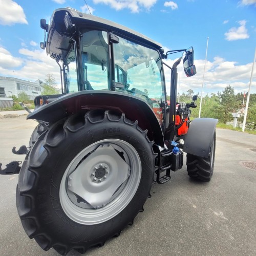 Massey Ferguson 5711M