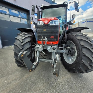 Massey Ferguson 5711M