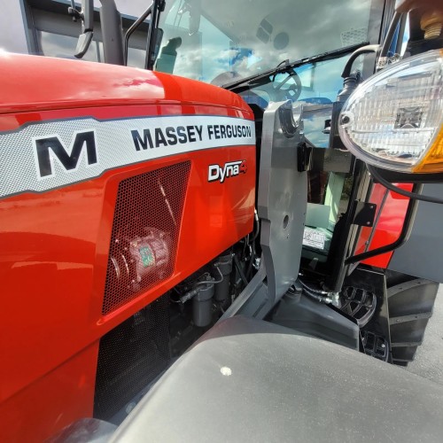 Massey Ferguson 5711M