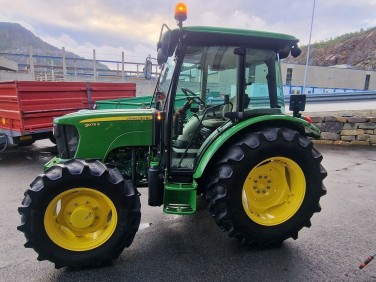 John Deere 5075E