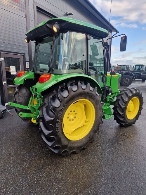 John Deere 5075E