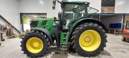 John Deere 6210R