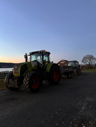 CLAAS Axion 830