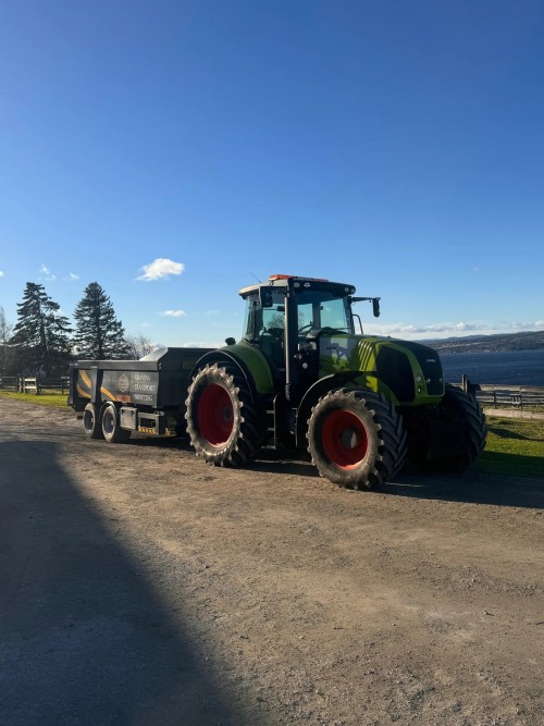 CLAAS Axion 830