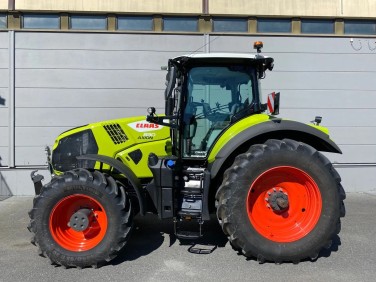 CLAAS AXION 830