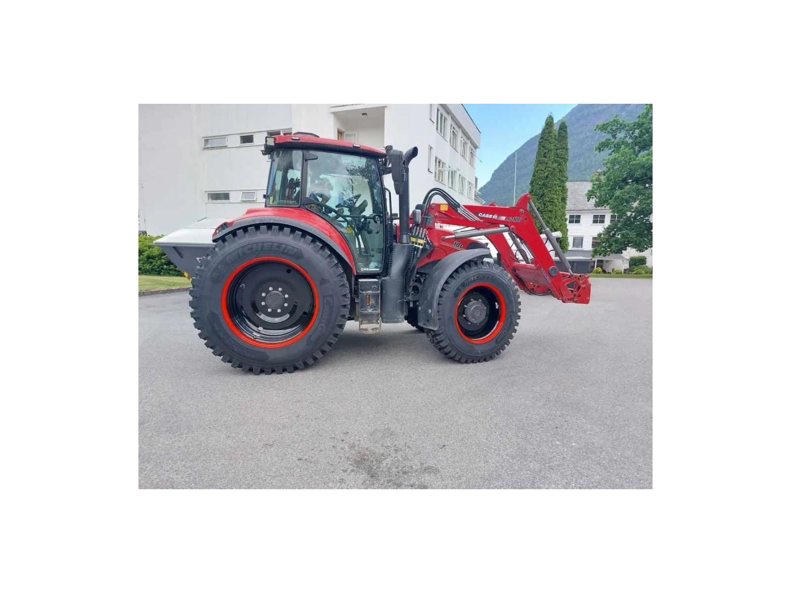 CASE IH Luxxum 100