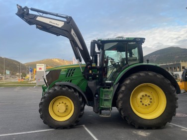 John Deere 6215R