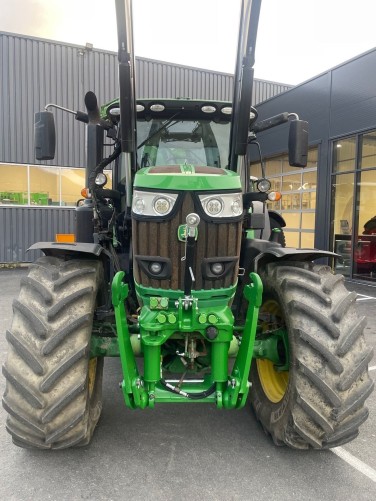 John Deere 6215R