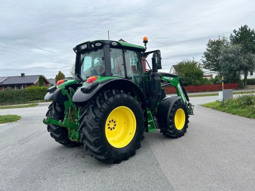 John Deere 6120M