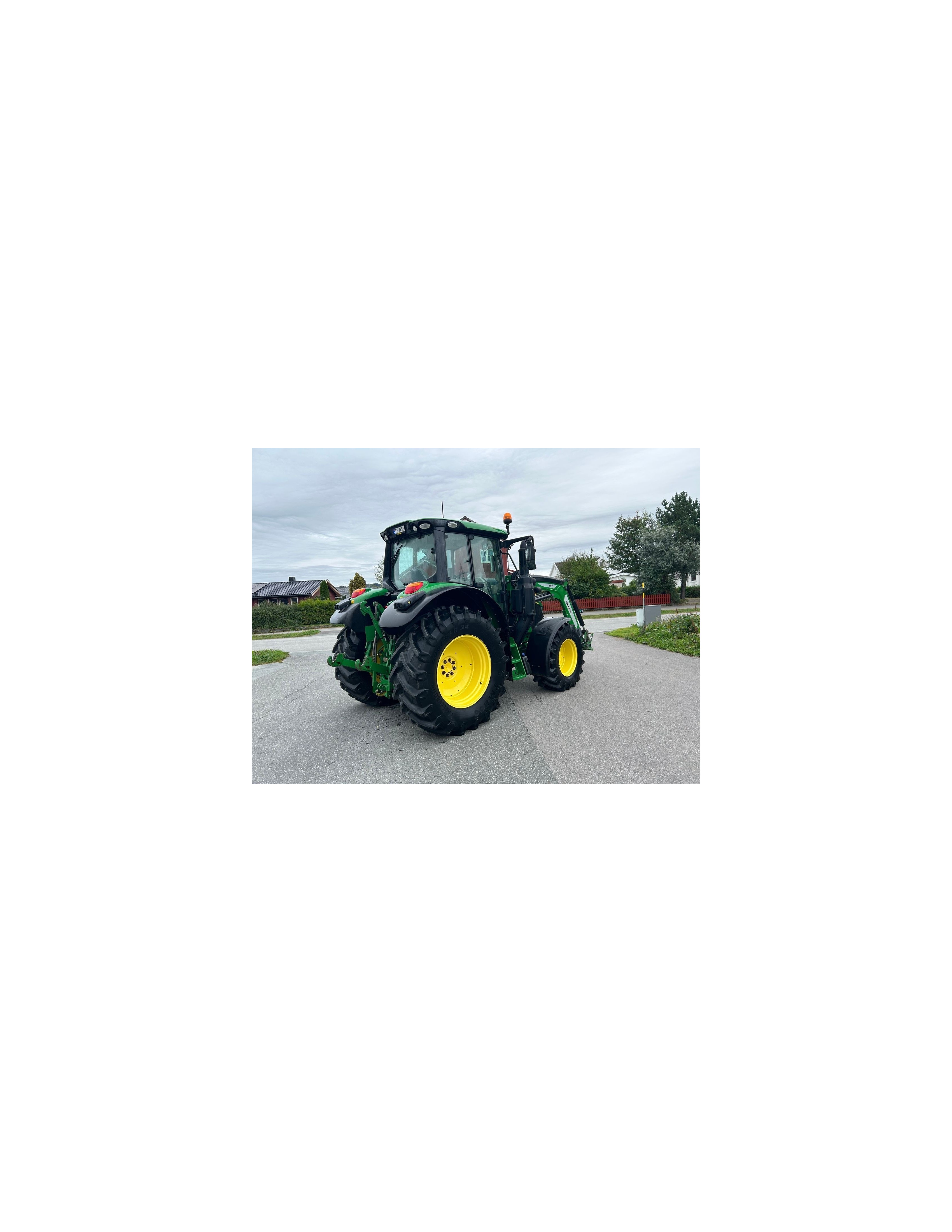 John Deere 6120M