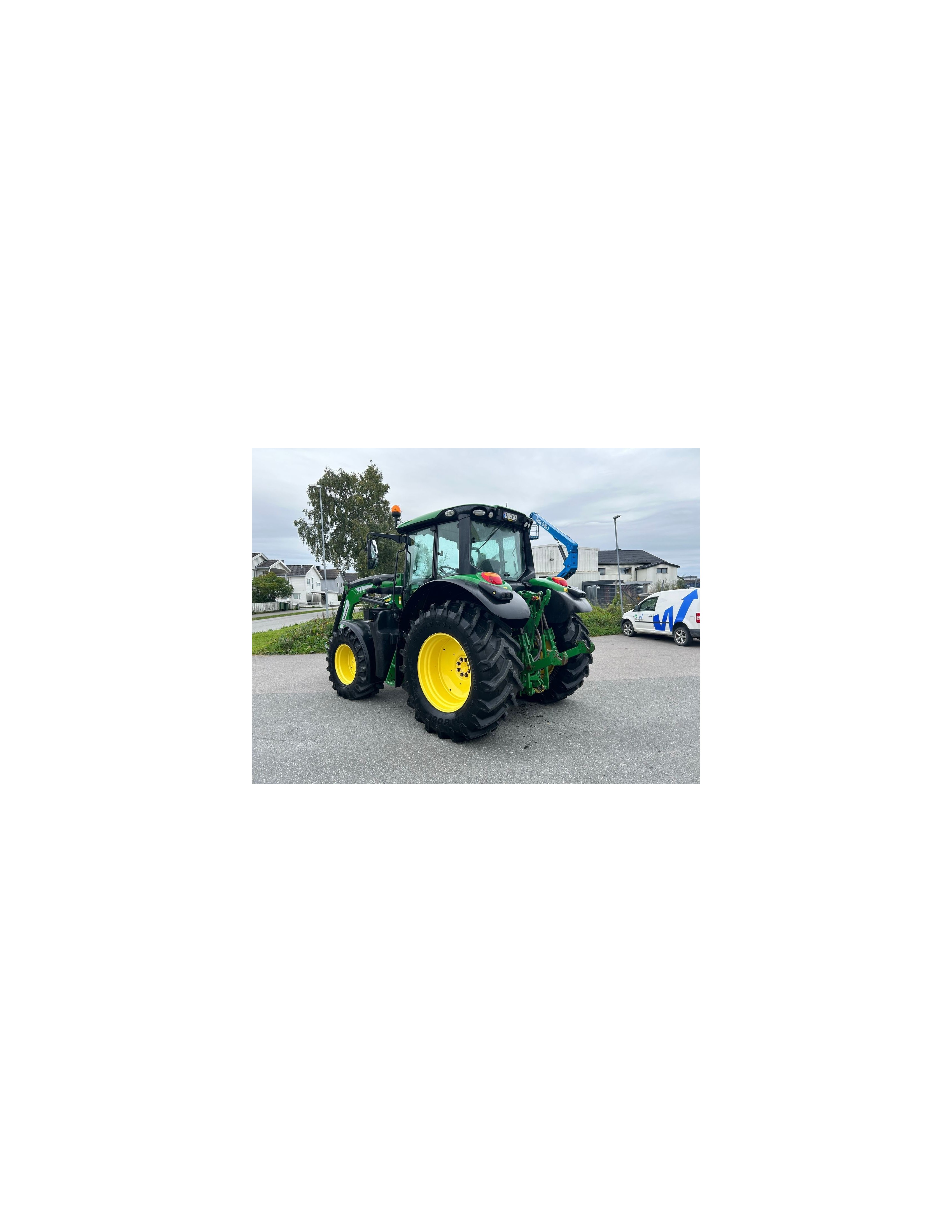 John Deere 6120M