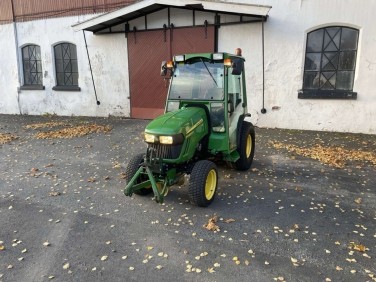 John Deere 2032R