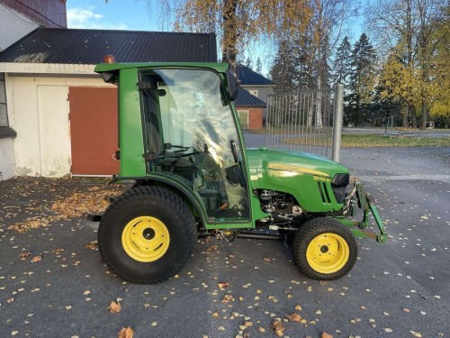 John Deere 2032R