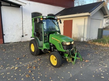 John Deere 2032R