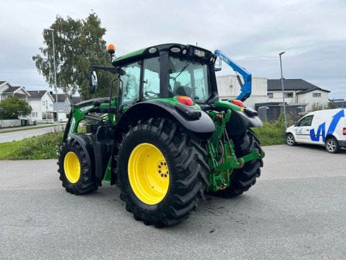 John Deere 6120M