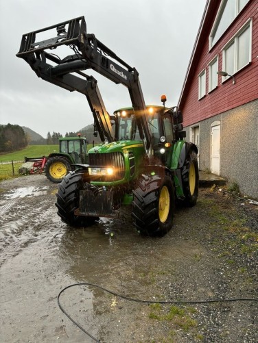 John Deere 6930