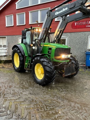 John Deere 6930